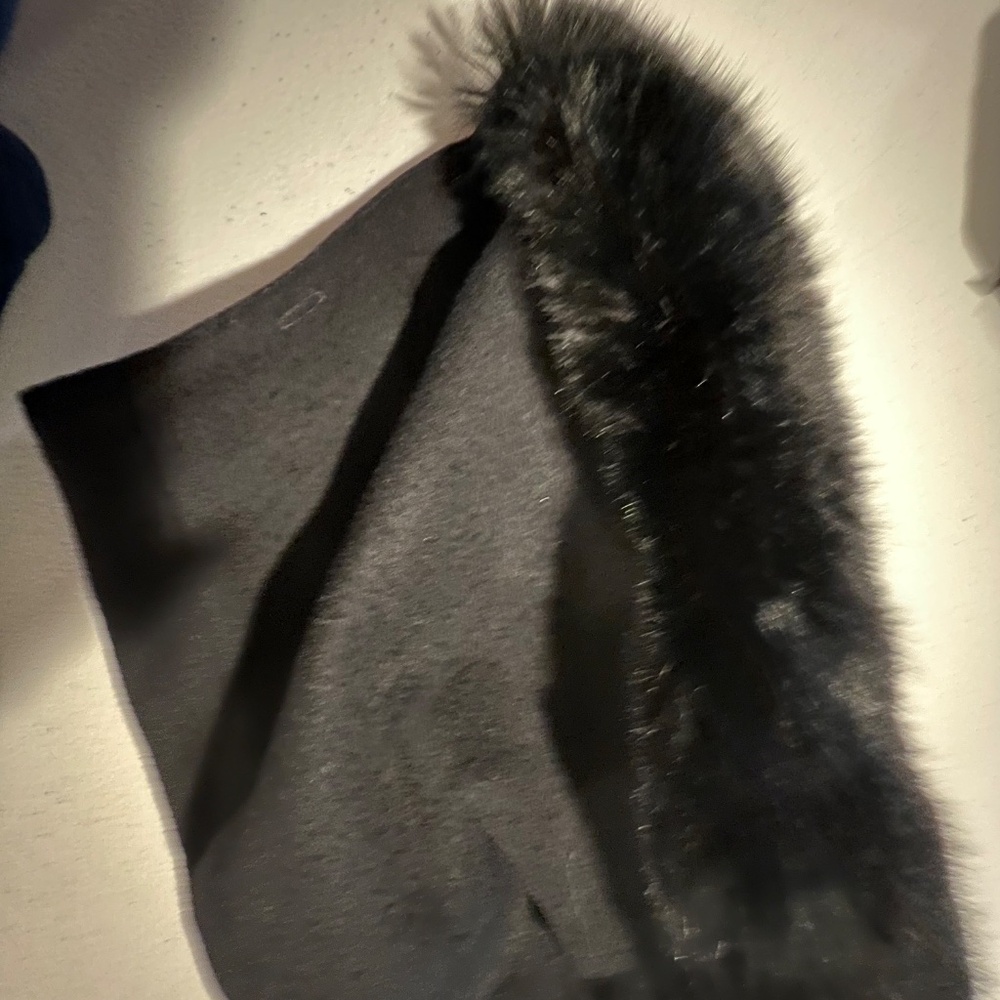 Extra coat hood with faux fur trim